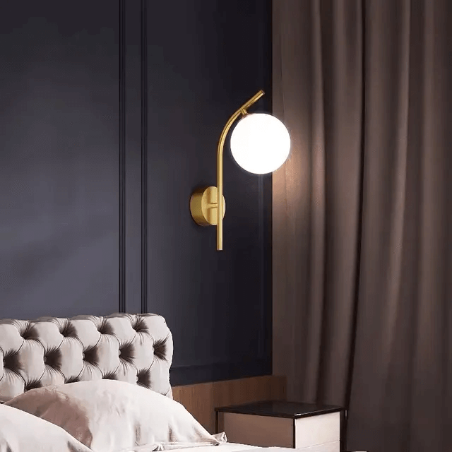 Applique murale au design retro métallique avec abat-jour en verre │ KARSPEL