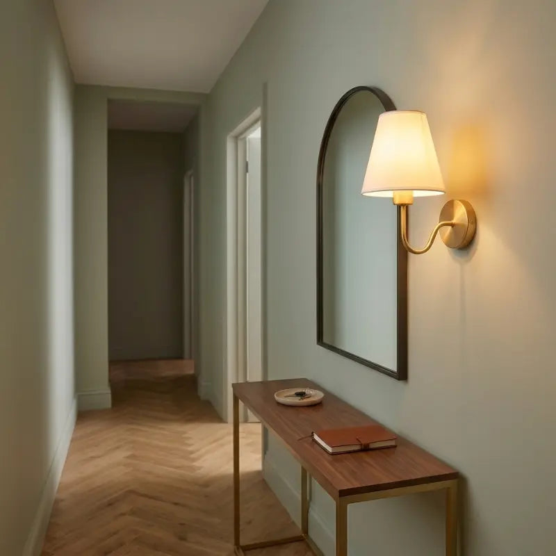 Applique murale de chevet- Lampe murale avec abat-jour en lin et corp en laiton │ ALDO