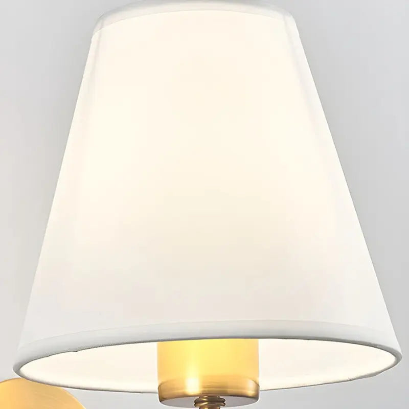 Applique murale de chevet- Lampe murale avec abat-jour en lin et corp en laiton │ ALDO