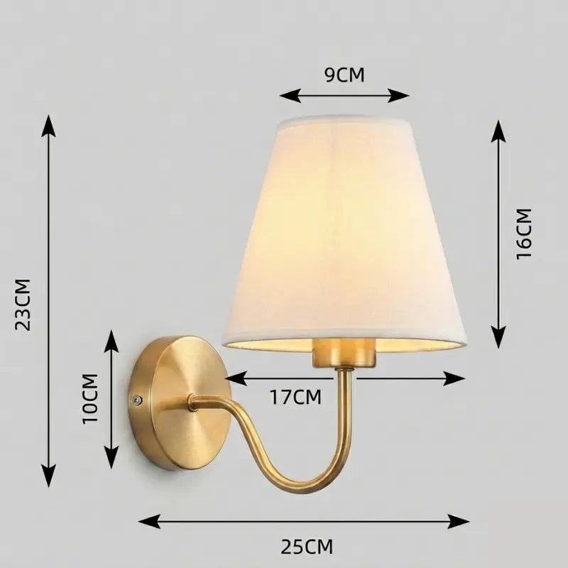 Applique murale de chevet- Lampe murale avec abat-jour en lin et corp en laiton │ ALDO