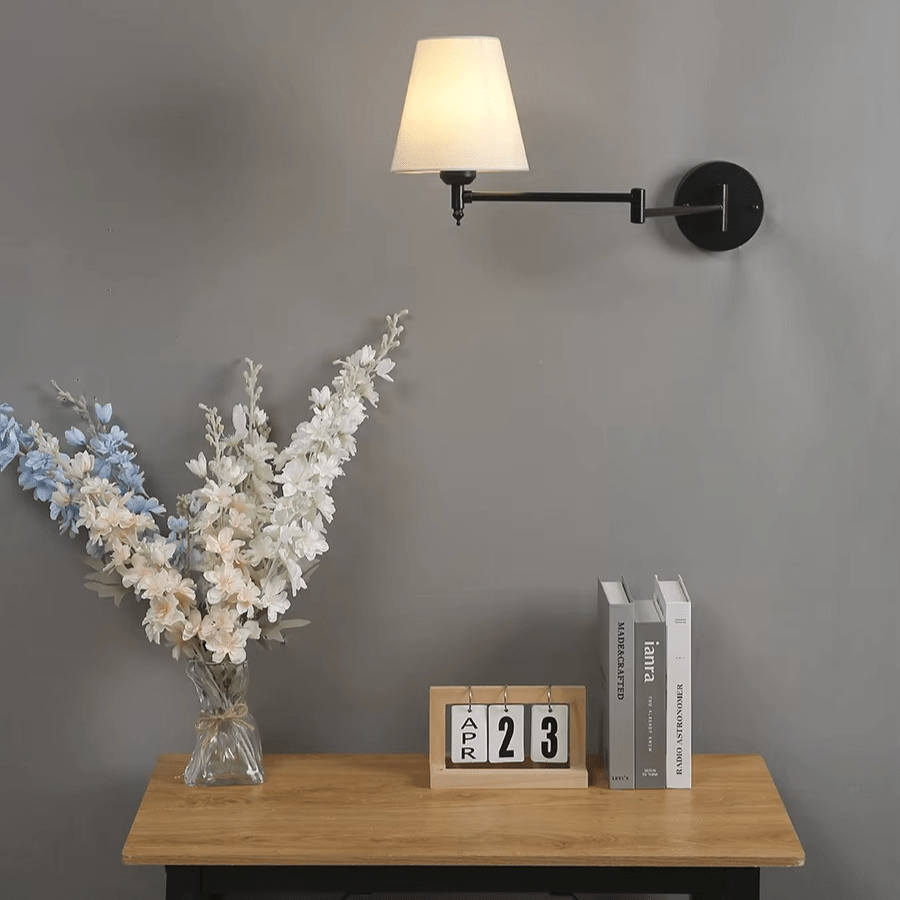 Applique murale de chevet avec bras articulé - Lampe murale de chevet orientable avec abat - jour en lin et corp en laiton │ GENA - product_type_Atelier Luisiano