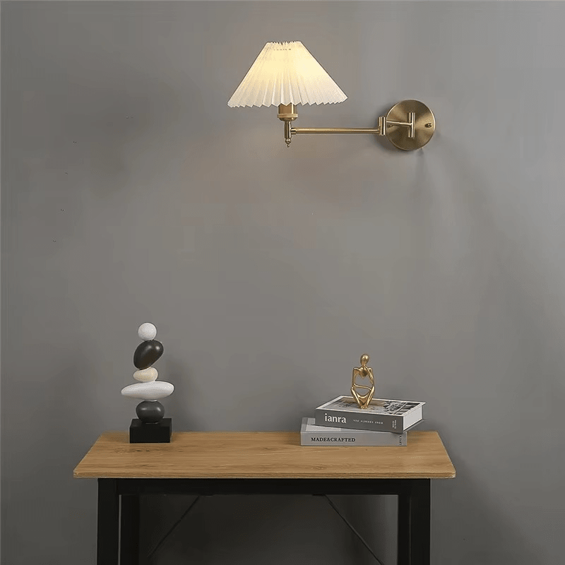 Applique murale de chevet avec bras articulé - Lampe murale de chevet orientable avec abat - jour en lin et corp en laiton │ GENA - product_type_Atelier Luisiano