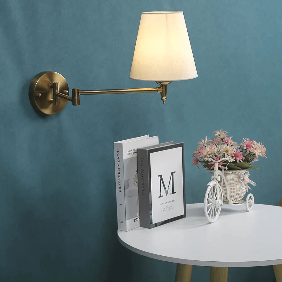Applique murale de chevet avec bras articulé - Lampe murale de chevet orientable avec abat - jour en lin et corp en laiton │ GENA - product_type_Atelier Luisiano