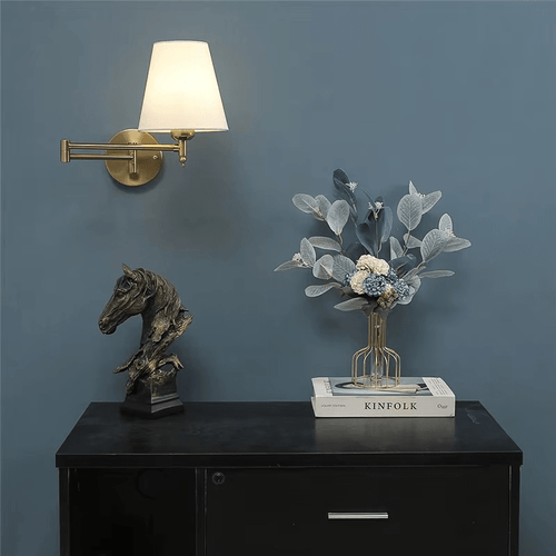 Applique murale de chevet avec bras articulé - Lampe murale de chevet orientable avec abat - jour en lin et corp en laiton │ GENA - product_type_Atelier Luisiano