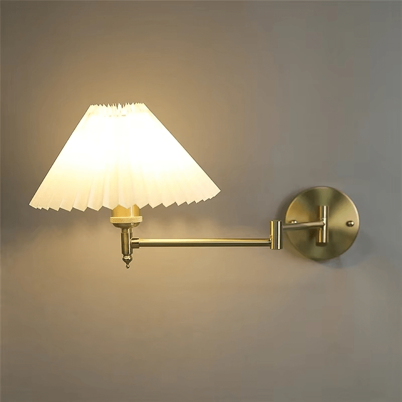 Applique murale de chevet avec bras articulé - Lampe murale de chevet orientable avec abat - jour en lin et corp en laiton │ GENA - product_type_Atelier Luisiano