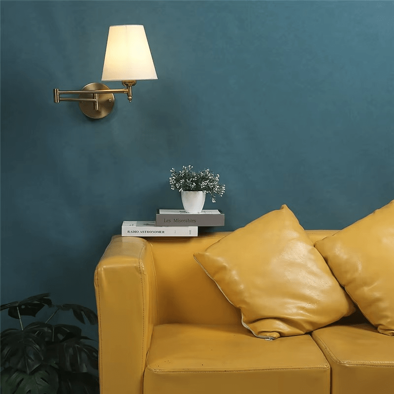 Applique murale de chevet avec bras articulé - Lampe murale de chevet orientable avec abat - jour en lin et corp en laiton │ GENA - product_type_Atelier Luisiano
