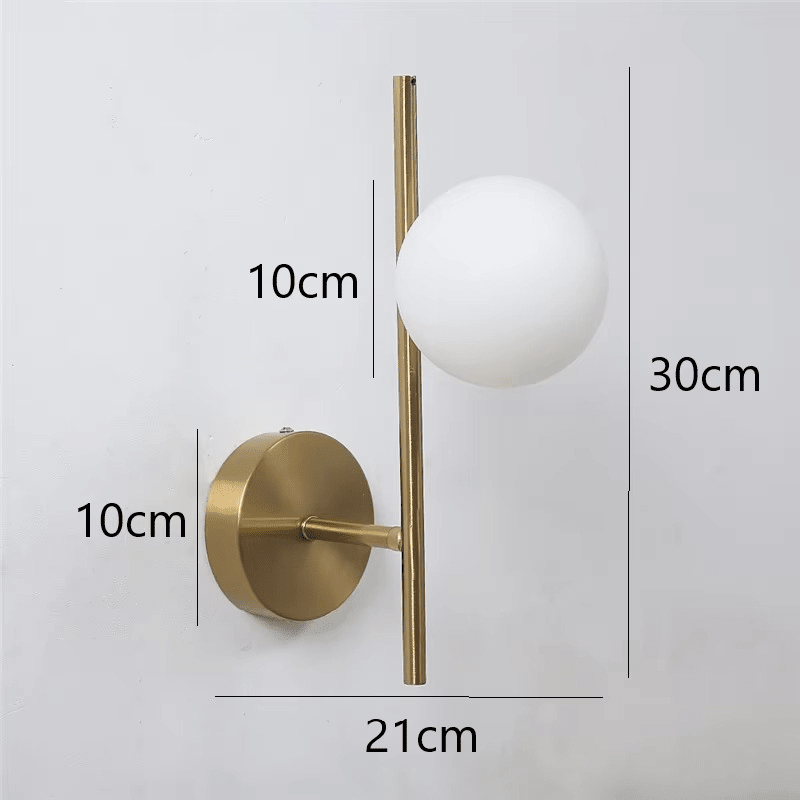 Applique murale dorée avec abat - jour globe en verre opaline et laiton VENUS - product_type_Atelier Luisiano