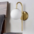 Applique murale dorée en laiton avec abat - jour globe opaline VANELA - product_type_Atelier Luisiano
